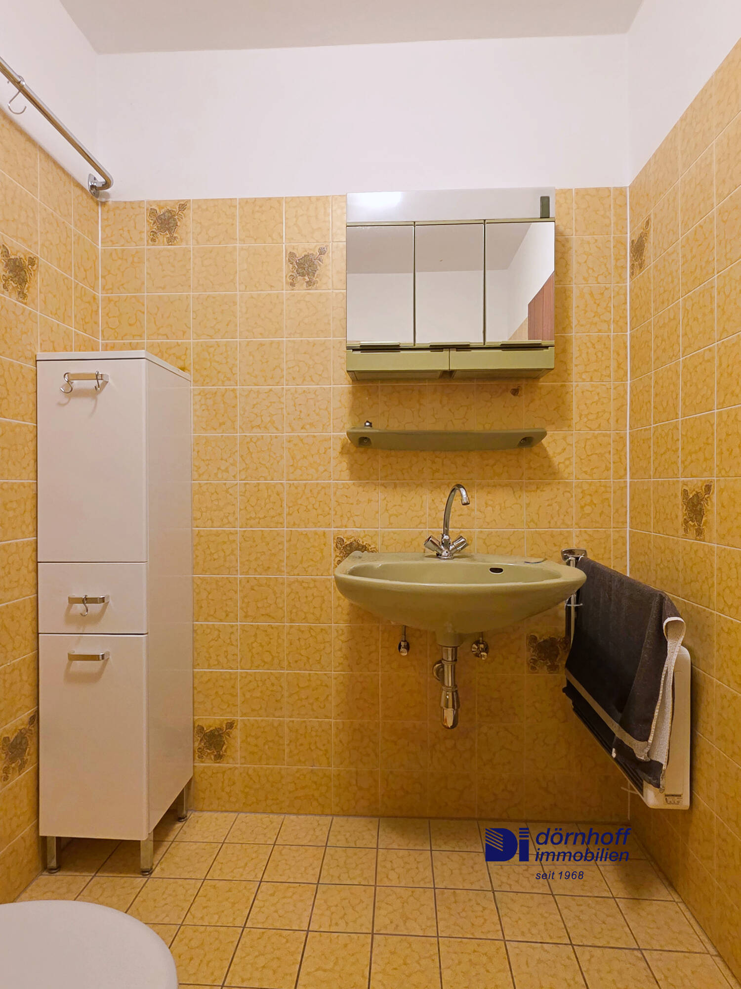 Badezimmer mit Wanne 1 OG