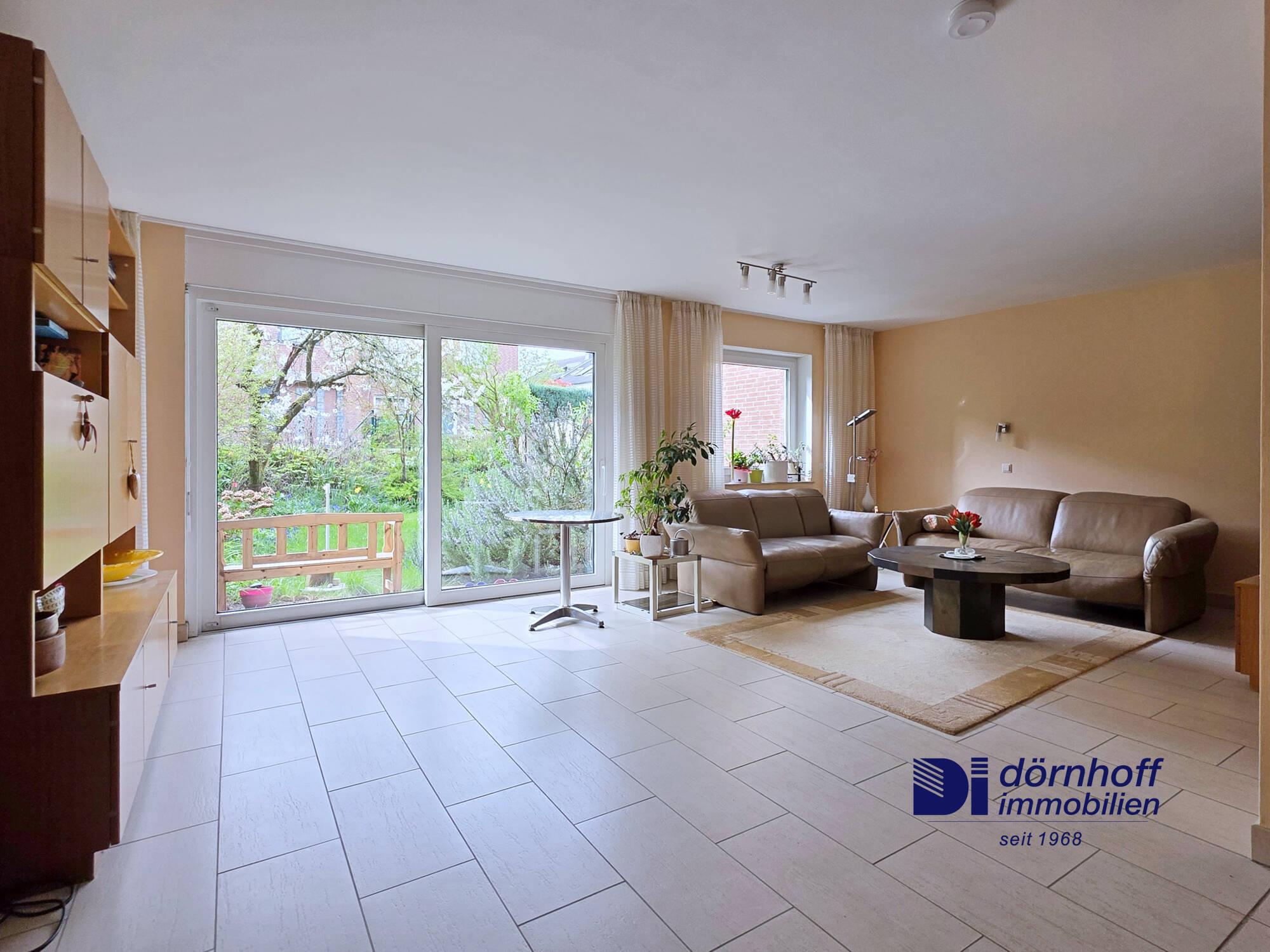 Wohn- Esszimmer mit direkten Zugang z. Küche