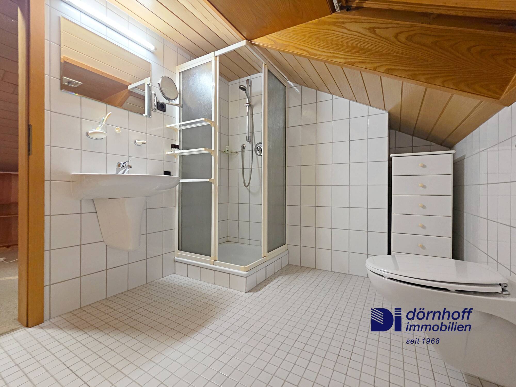 Badezimmer im DG