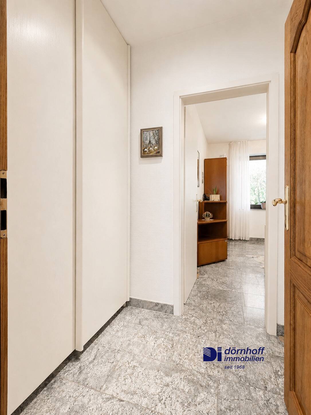 Flur mit Einbauschrank