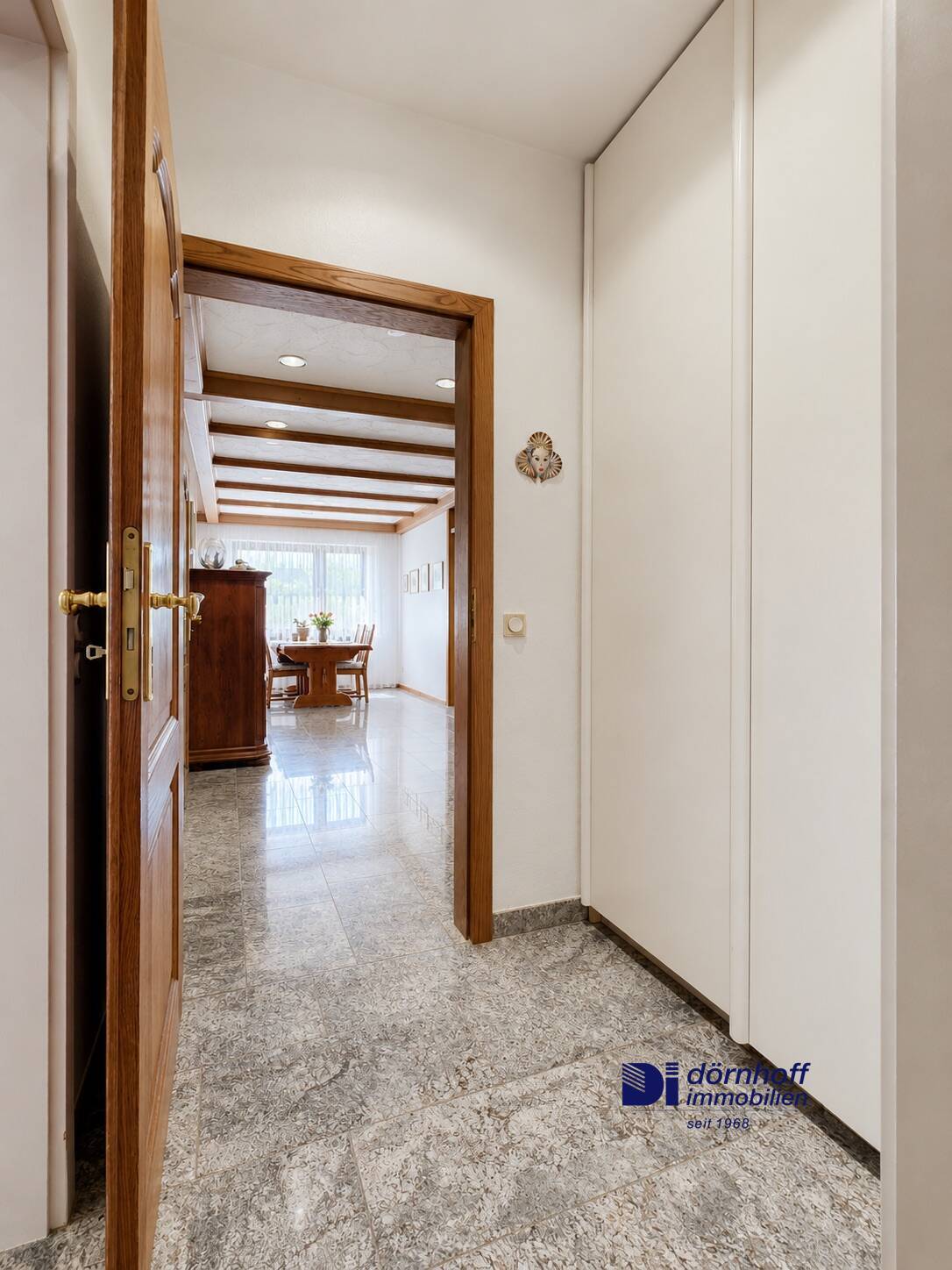 Flur mit Einbauschrank