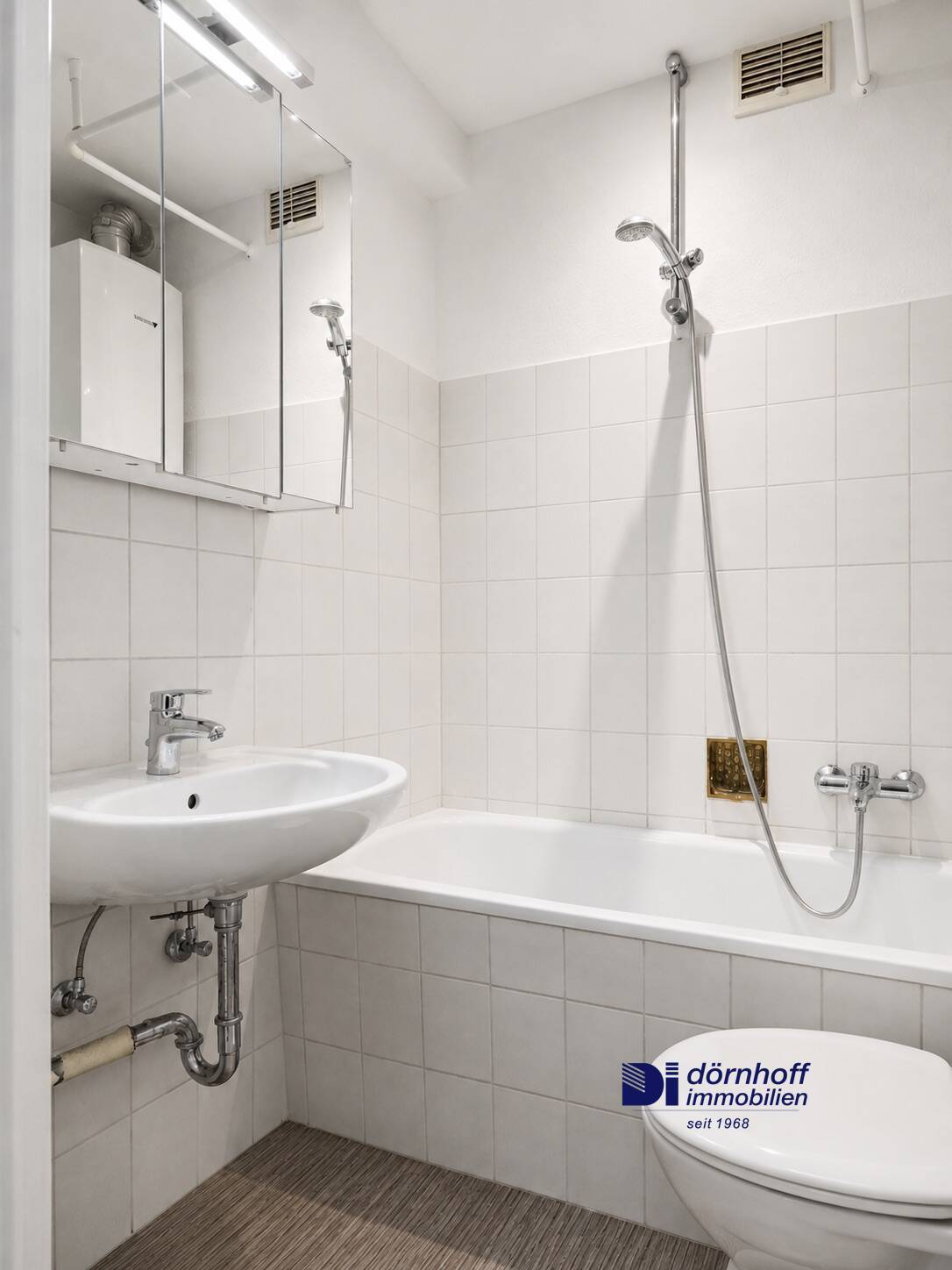 Badezimmer mit Wanne