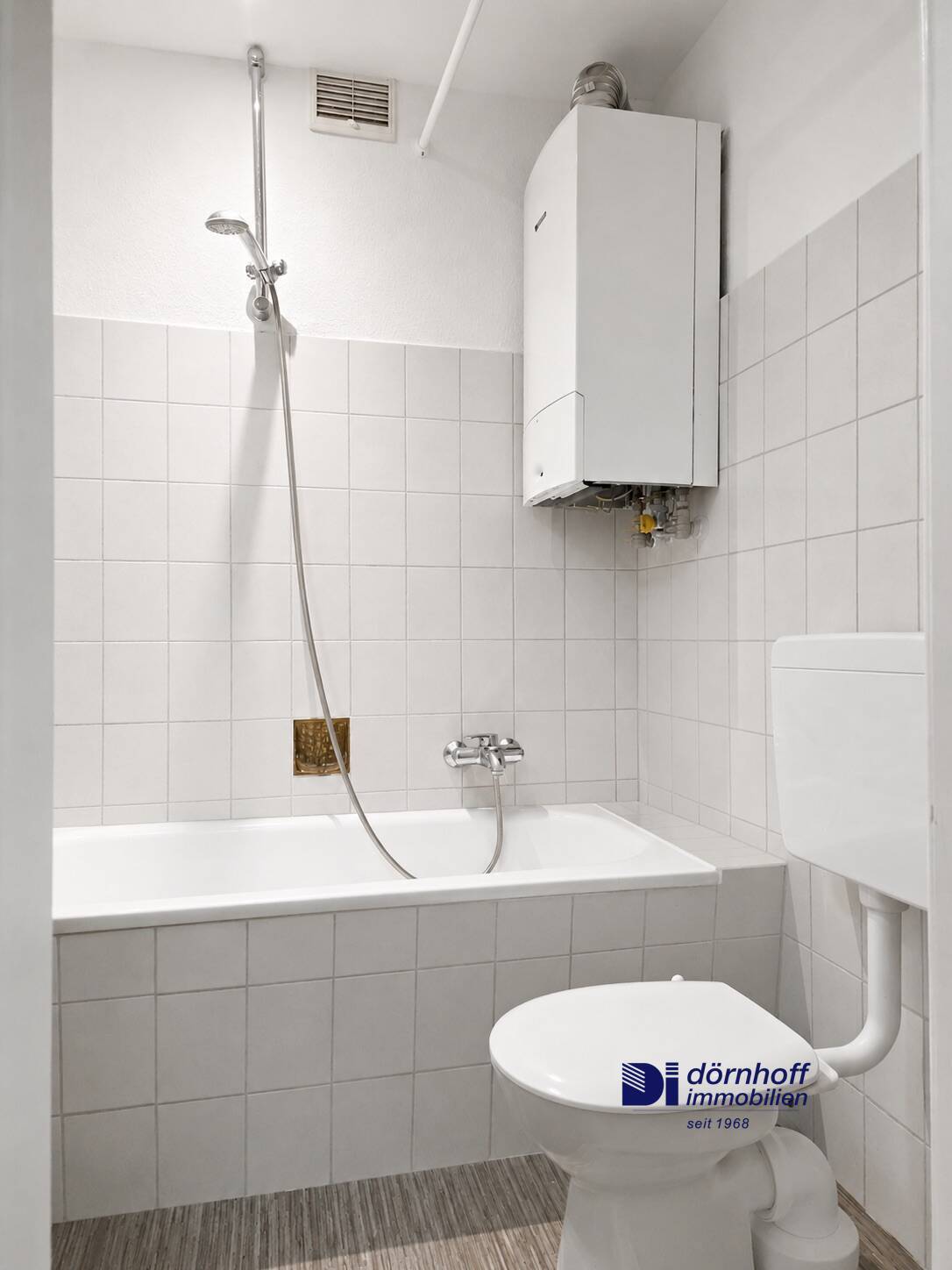 Badezimmer mit Wanne