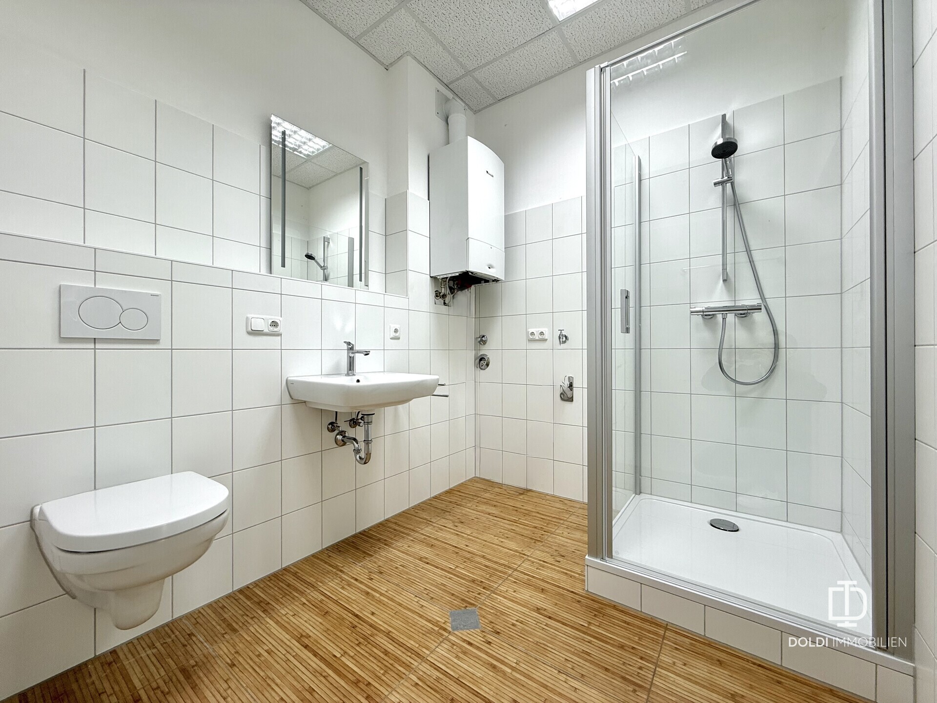 Badezimmer mit Waschmaschinenanschluss