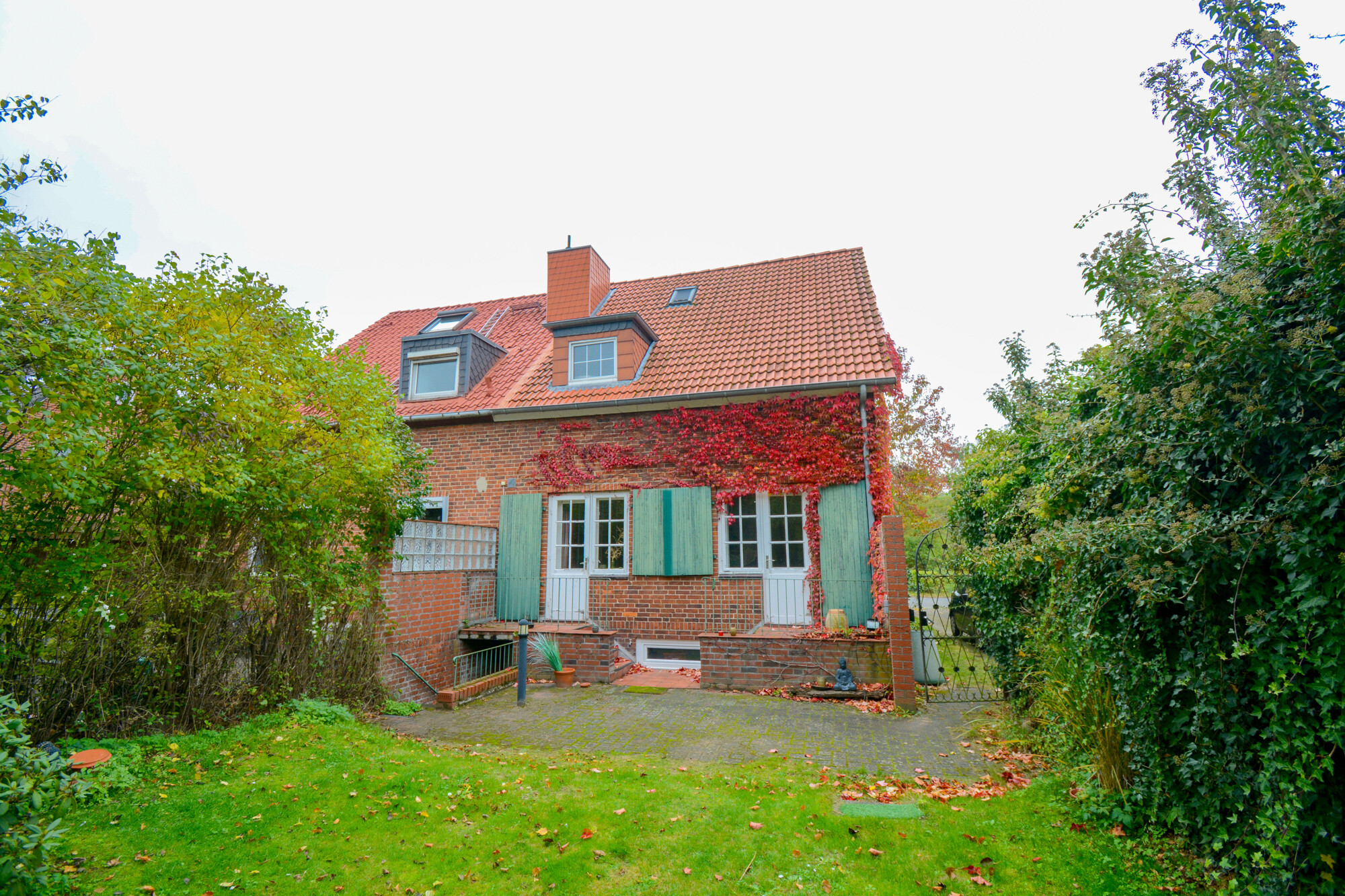 Blick vom Garten auf das Haus