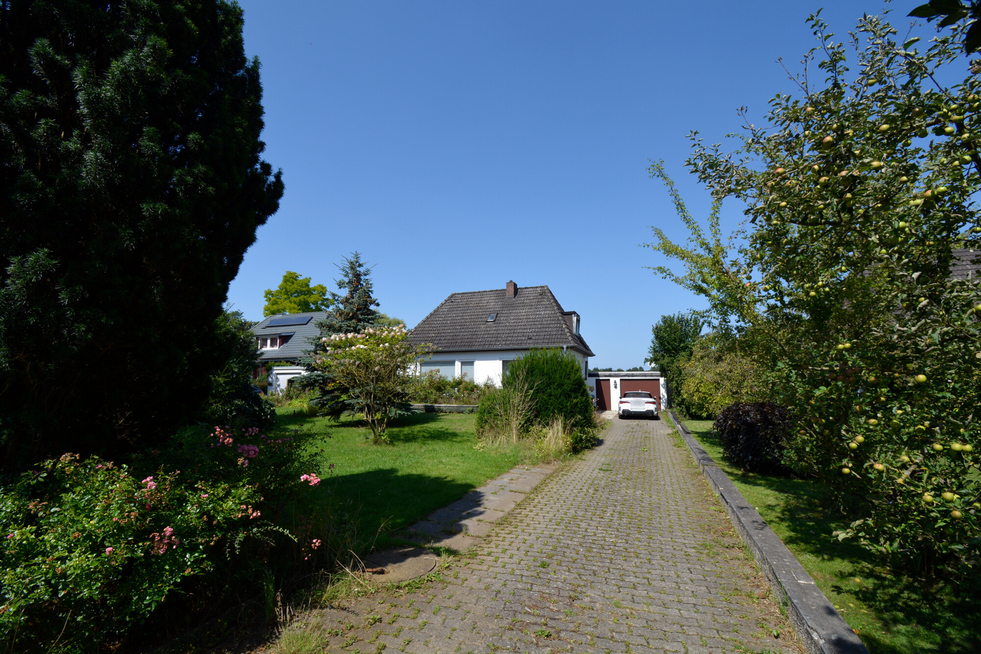 Hausansicht Einfahrt