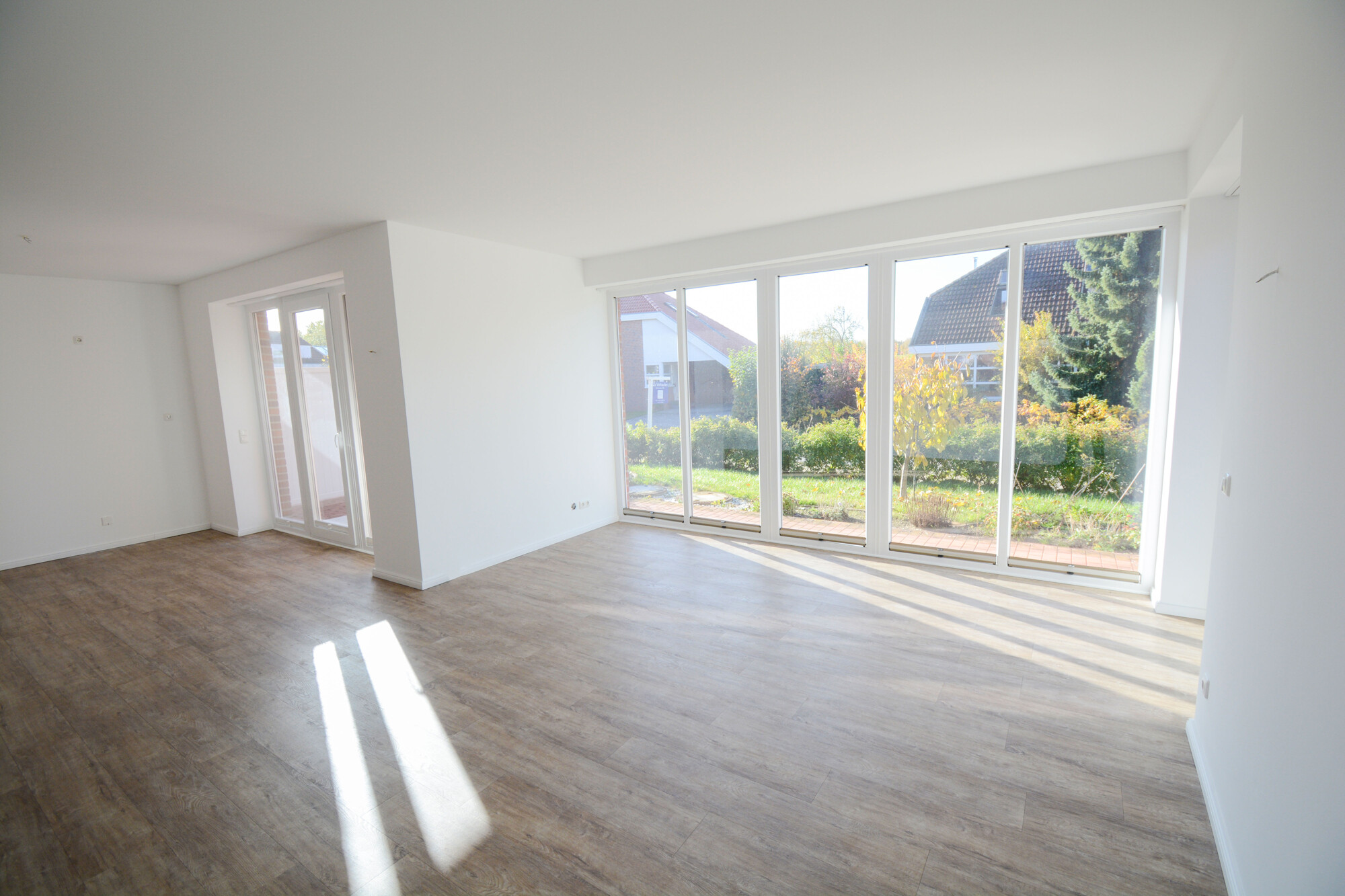 Wohn-/Esszimmer mit Terrassenzugang