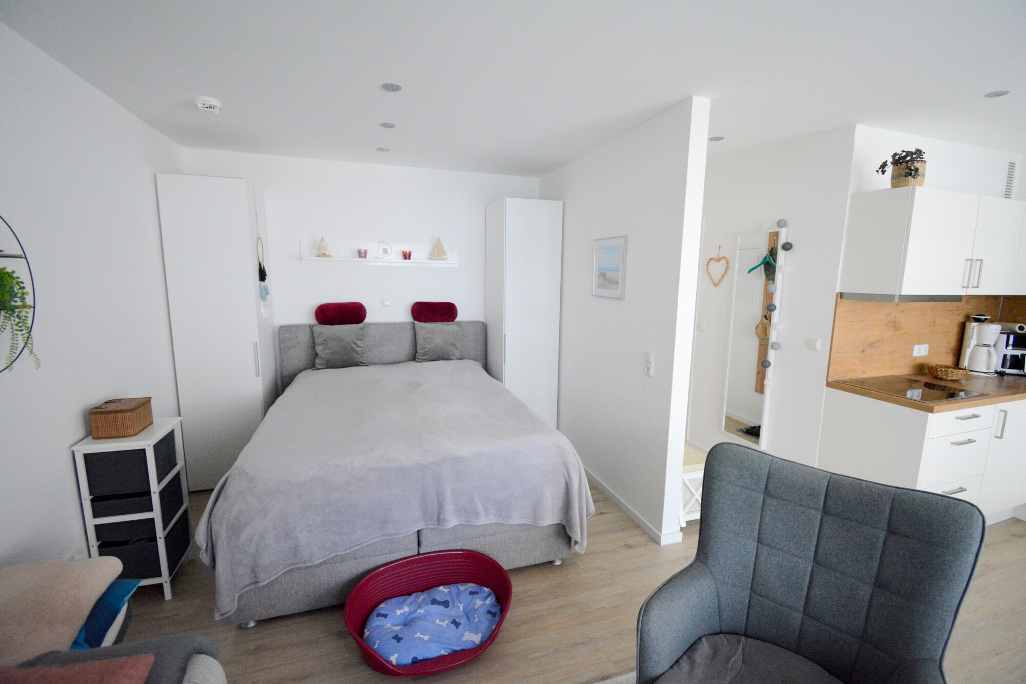 Wohn-/Ess-/Schlafzimmer & Küche