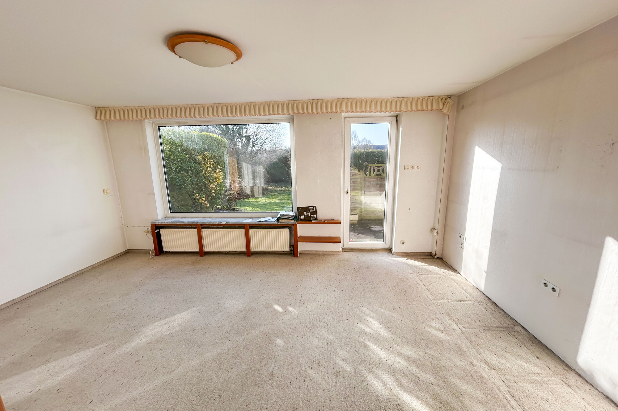 Wohn-/Esszimmer mit Terrassenzugang EG