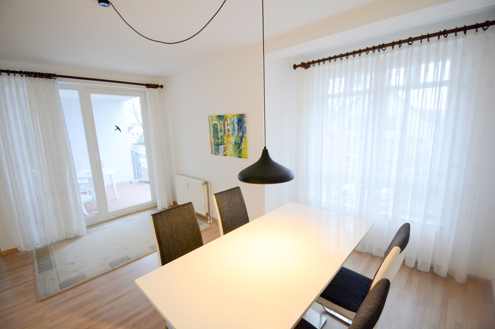 Esszimmer & Küche mit Loggiazugang