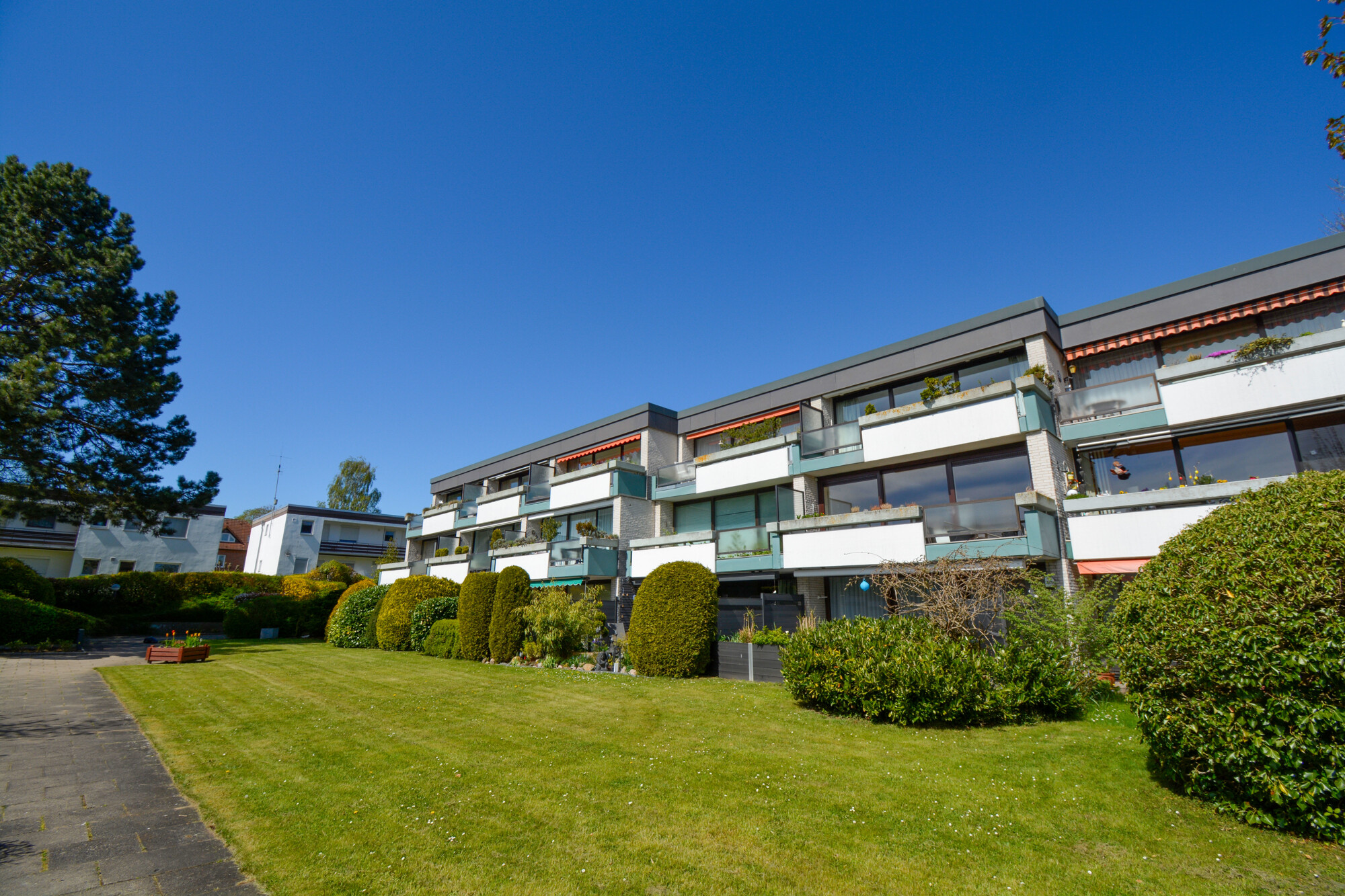 Blick auf das Haus / den Balkon