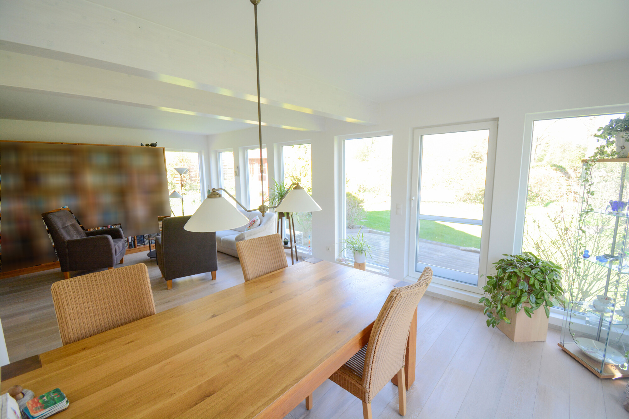 Wohn-/Esszimmer mit Terrassenzugang