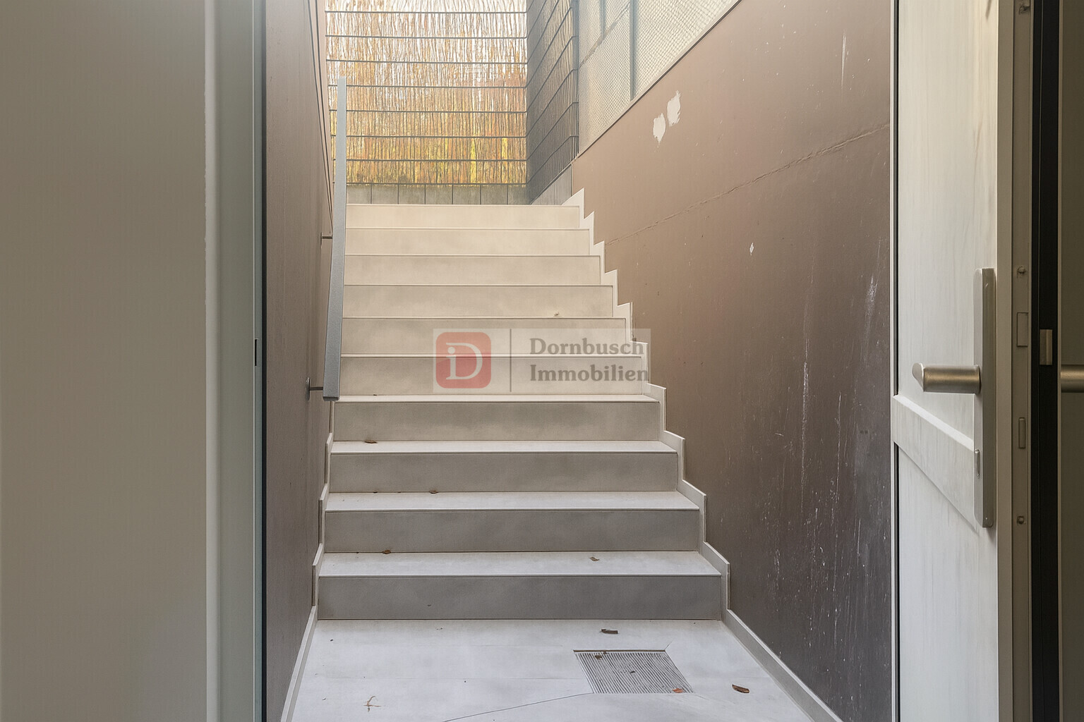 Kellertreppe mit Zugang zum Garten