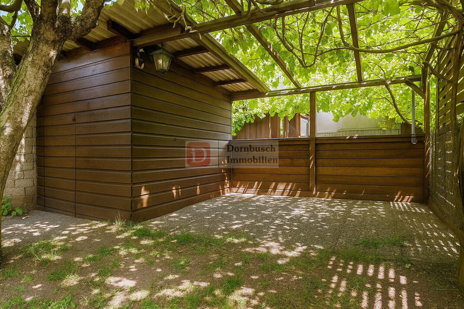 Gartenhütte und Pergola