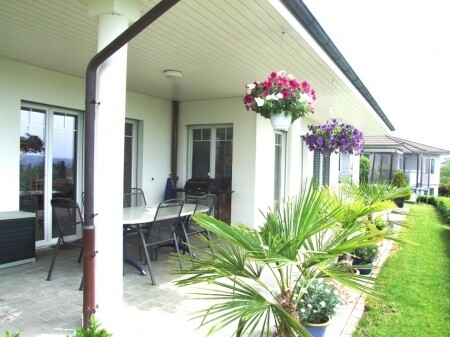 Gedeckter Gartensitzplatz