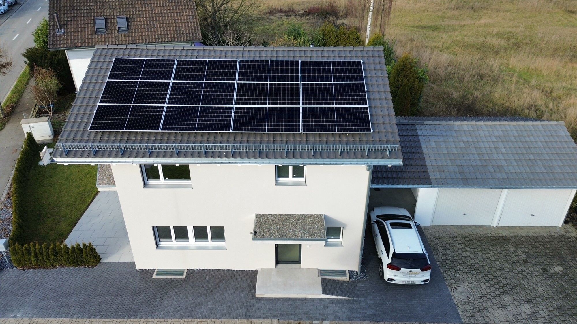 Südseite Haus und 1 Garage