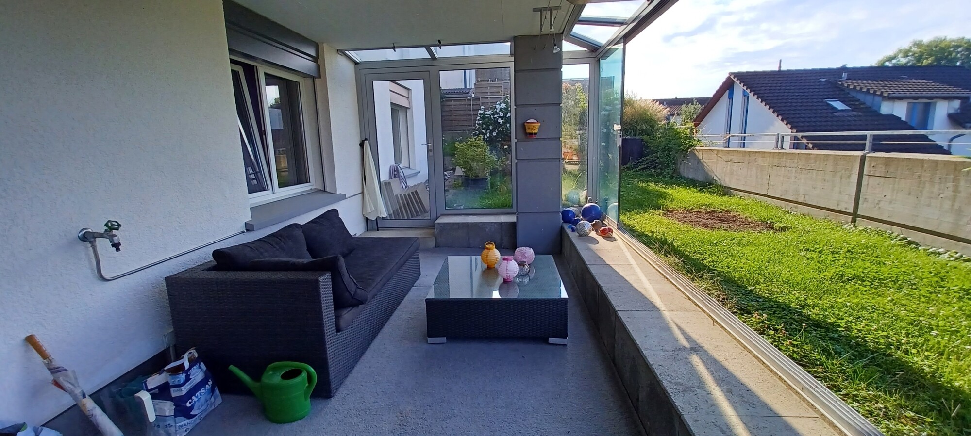 Sitzplatz mit Wintergarten
