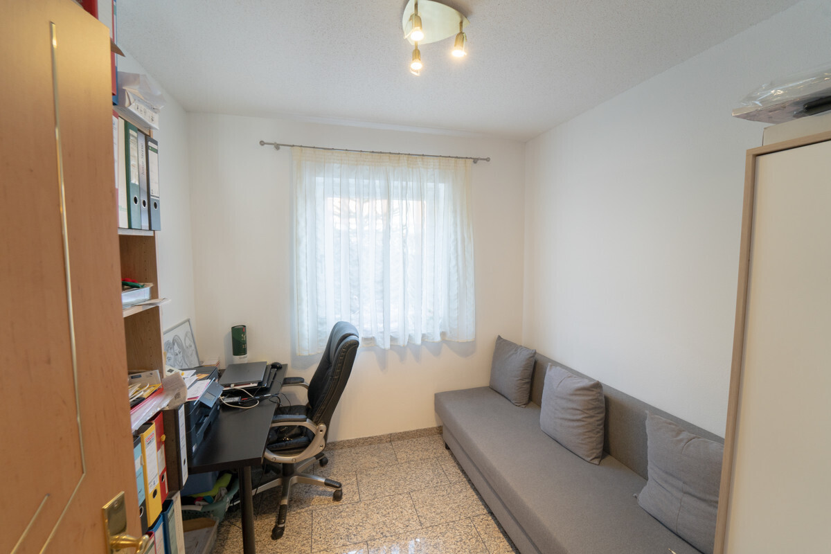 Kinderzimmer / Büro EG