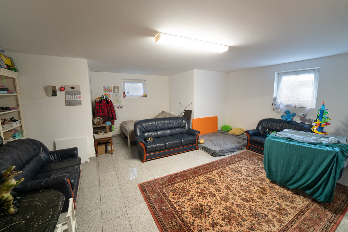 Wohnzimmer / Kellerraum KG