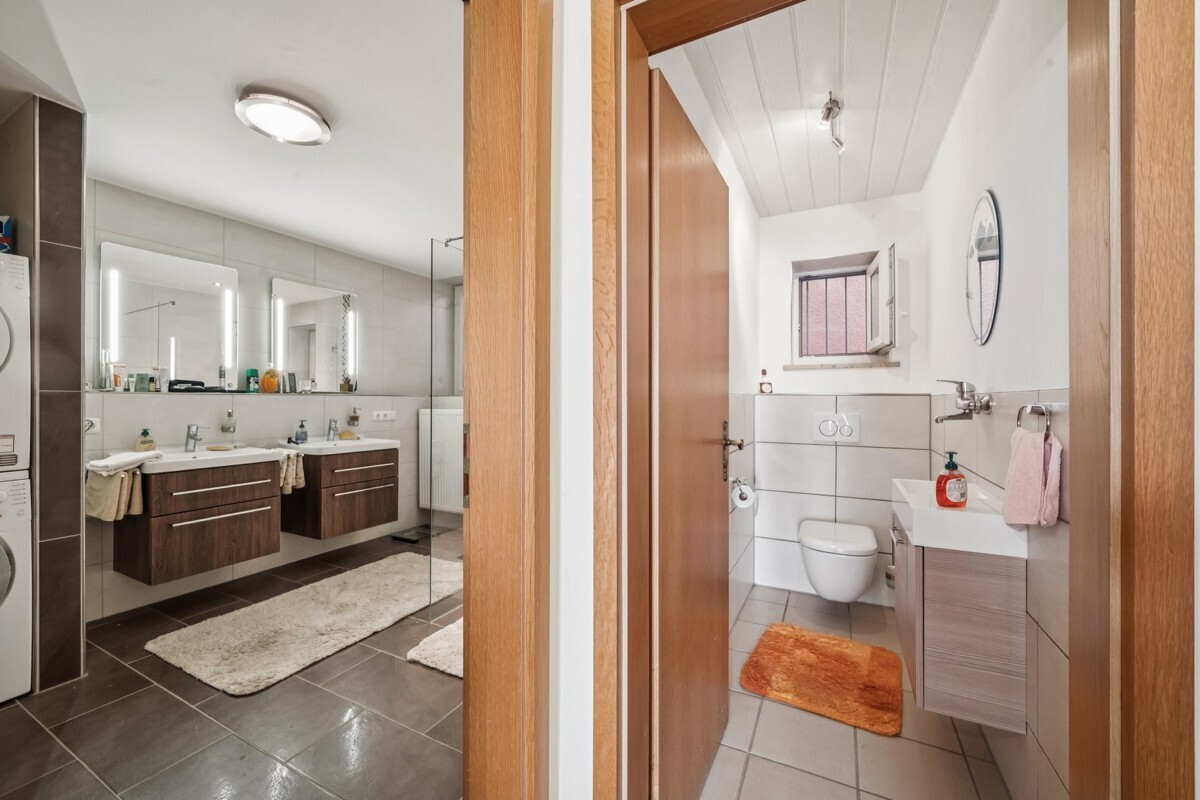 Badezimmer + Gäste WC Whg. 1