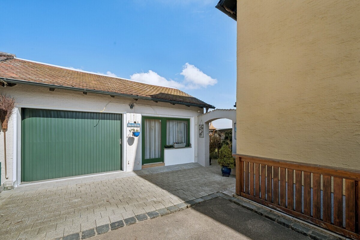 Garage + Gewerbefläche und Büro