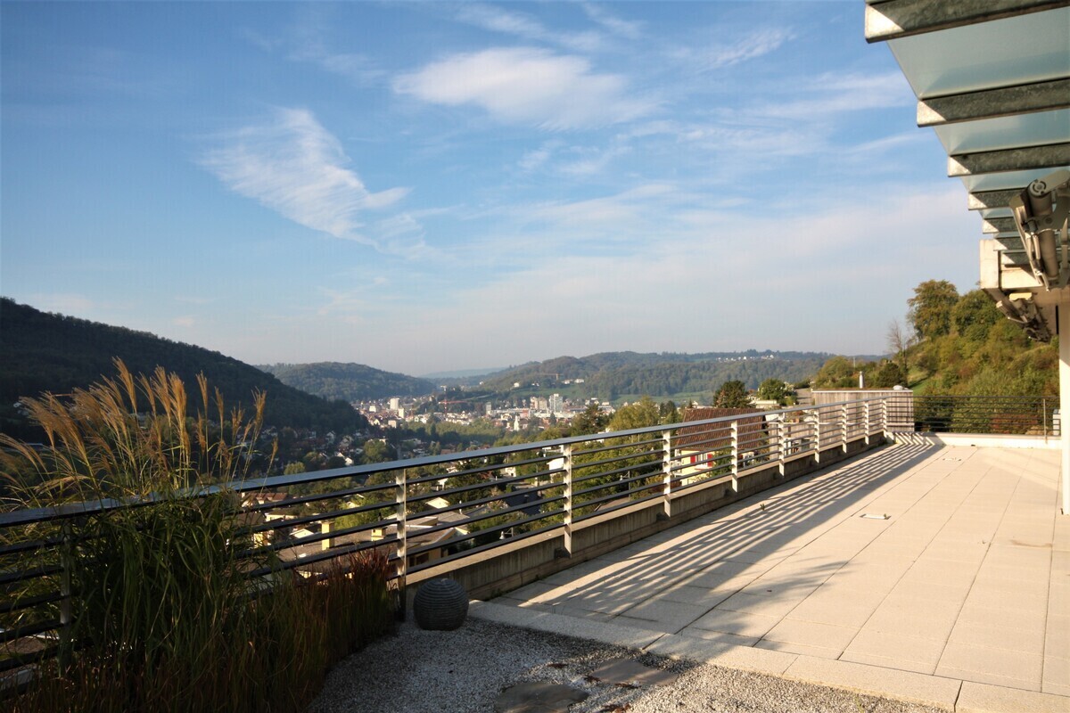 https://api.casaone.ch/elitehomes/orig/_slash_uploads_slash_2020_slash_11_slash_764e0940-2a4f-11eb-b716-005056bdbc06