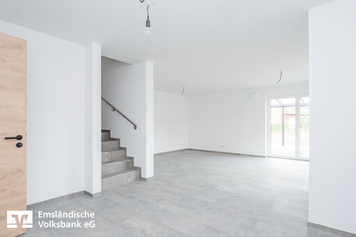Wohn- und Esszimmer mit offener Küche