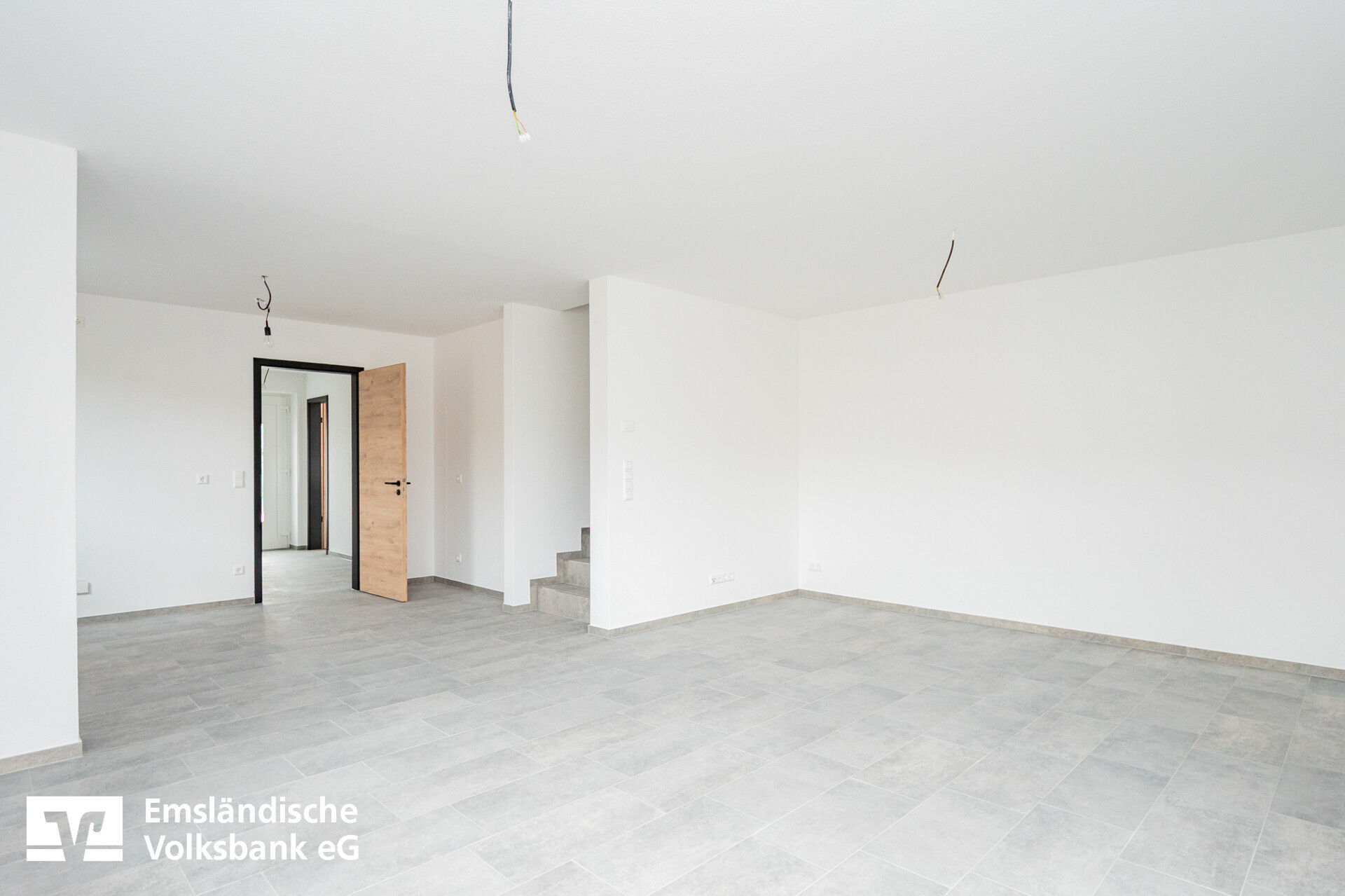 Wohn- und Esszimmer mit offener Küche