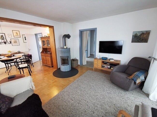 Wohnzimmer mit Holzofen