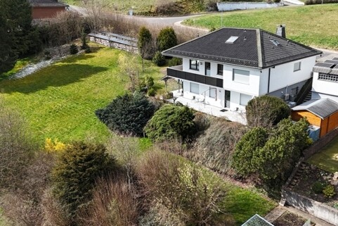 Haus mit Baugrundstück