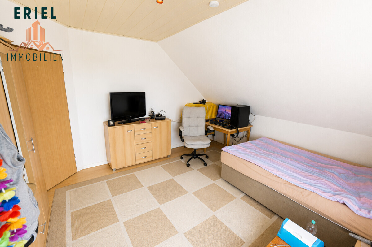 Schlafzimmer I OG