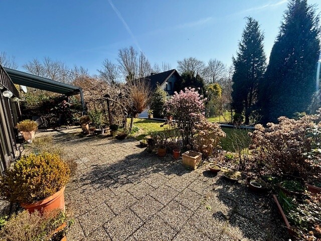Terrasse mit Blick in den Garten