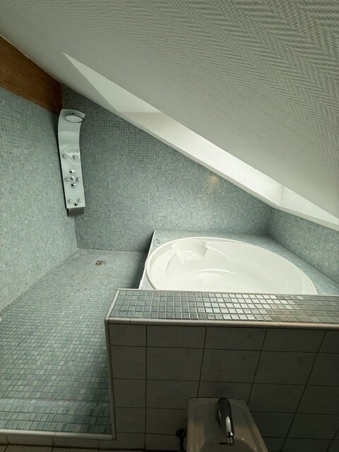 Wannenbad mit Dusche