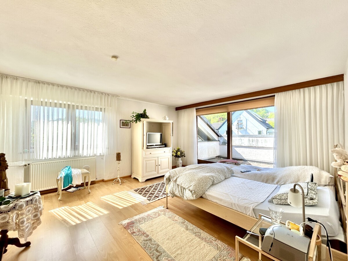 Schlafzimmer #1 mit Zugang zur Dachterrasse DG
