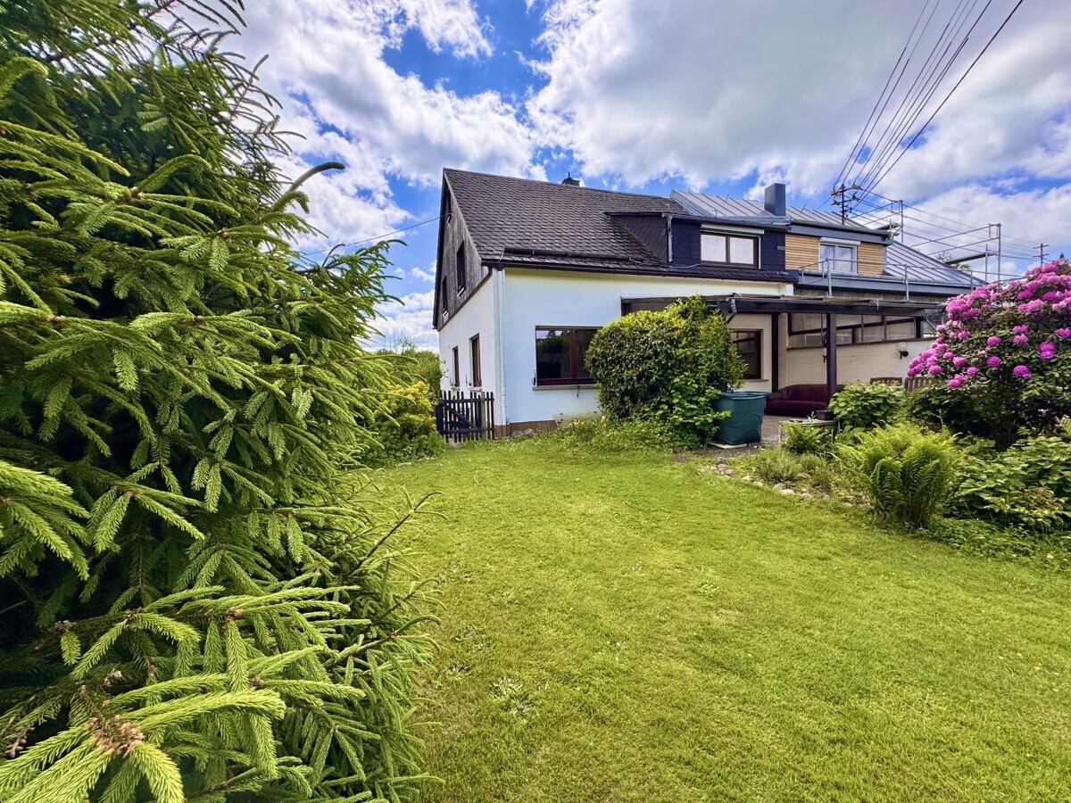 Rückansicht + Terrasse