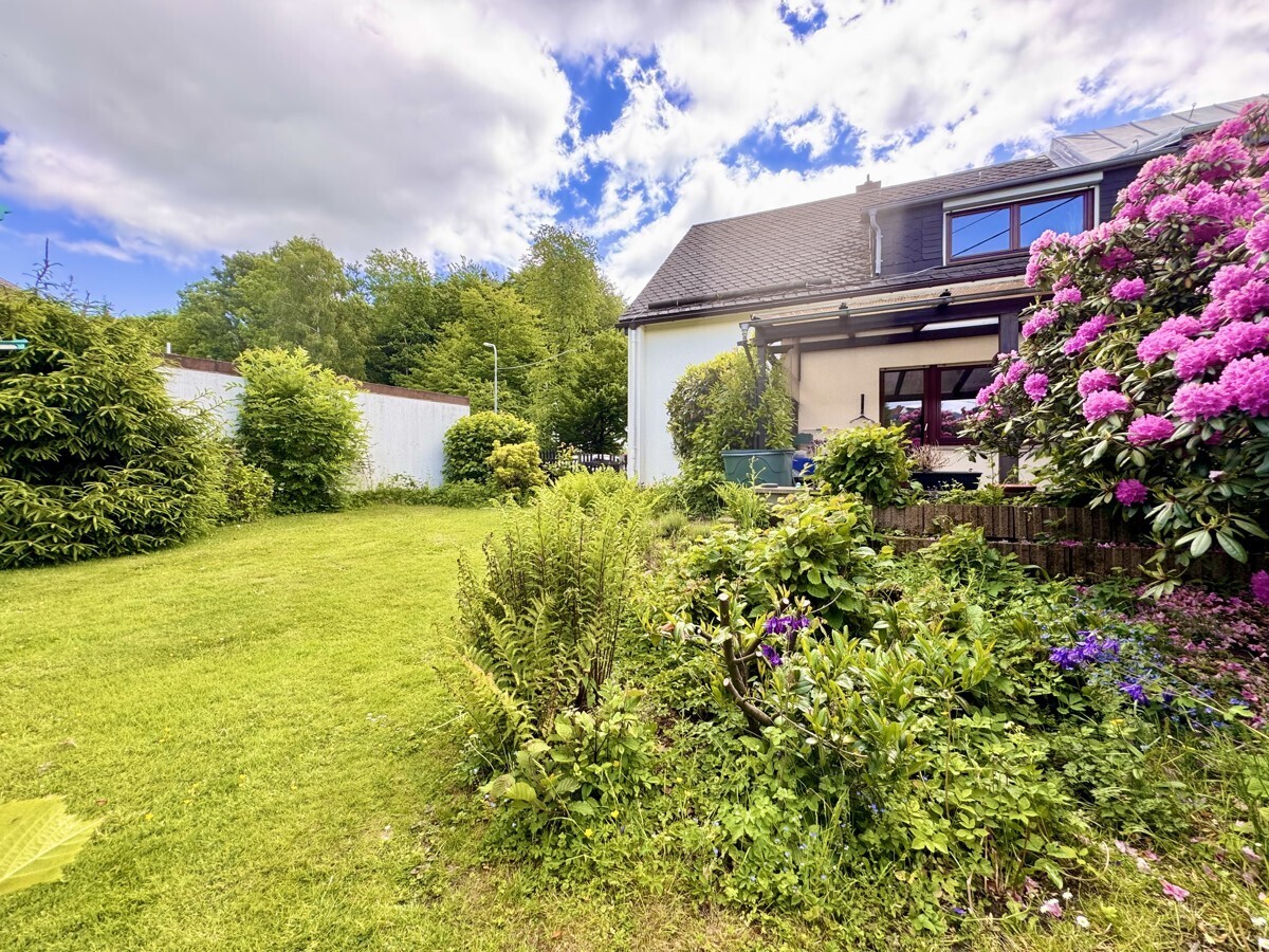 Rückansicht + Terrasse