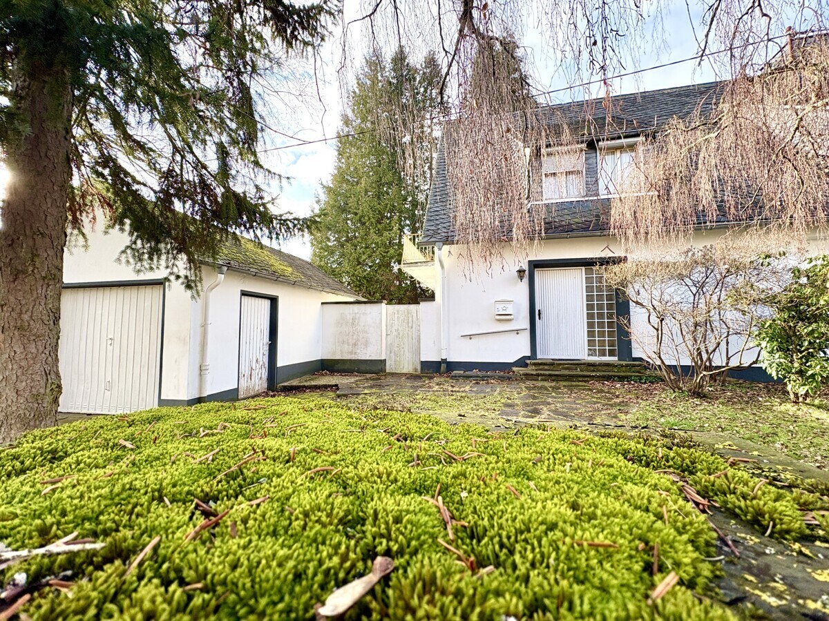 Frontansicht mit Eingangsbereich