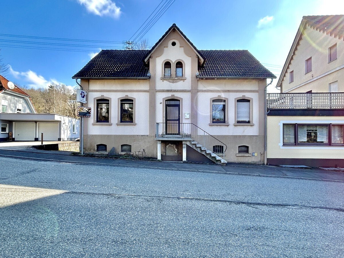 Straßenansicht Wohnhaus