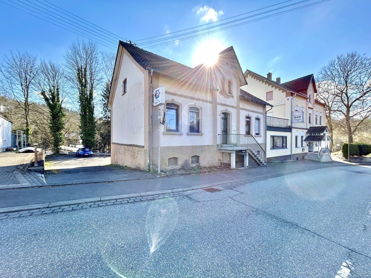 Straßenansicht Wohnhaus