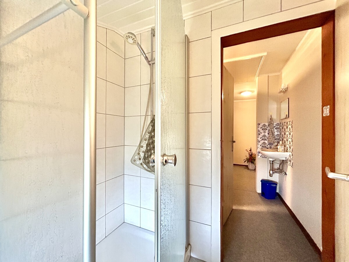 Gästebad mit Dusche OG