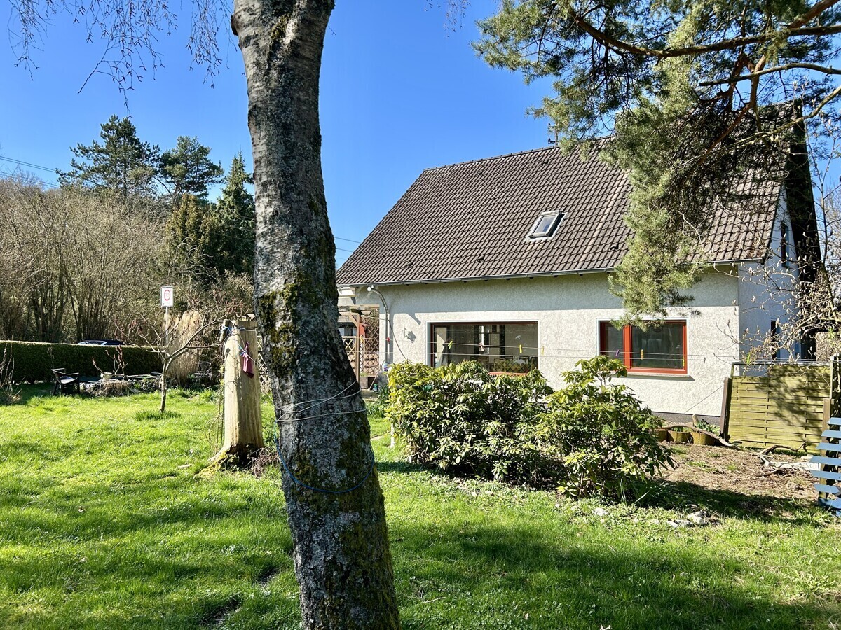 Seitenansicht mit Garten