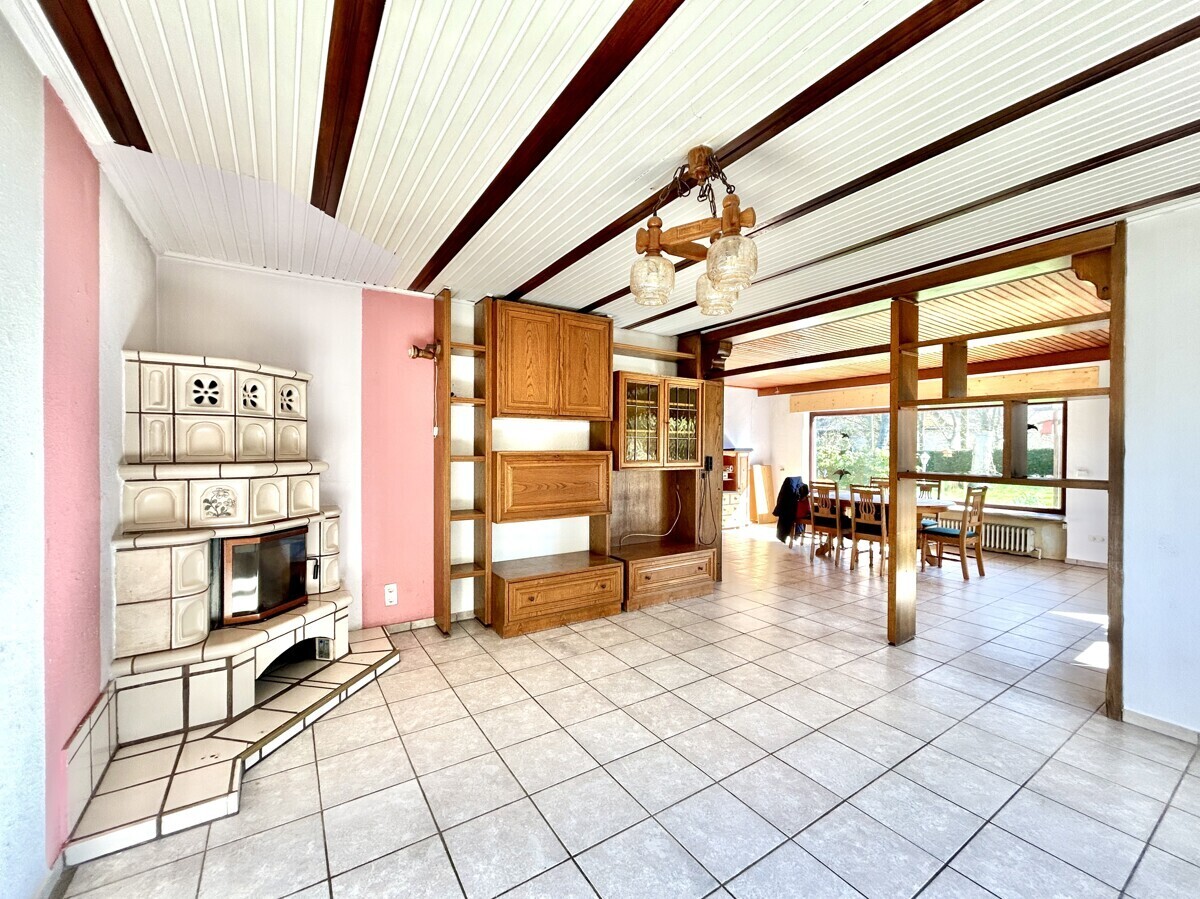 Wohnzimmer mit Kamin EG