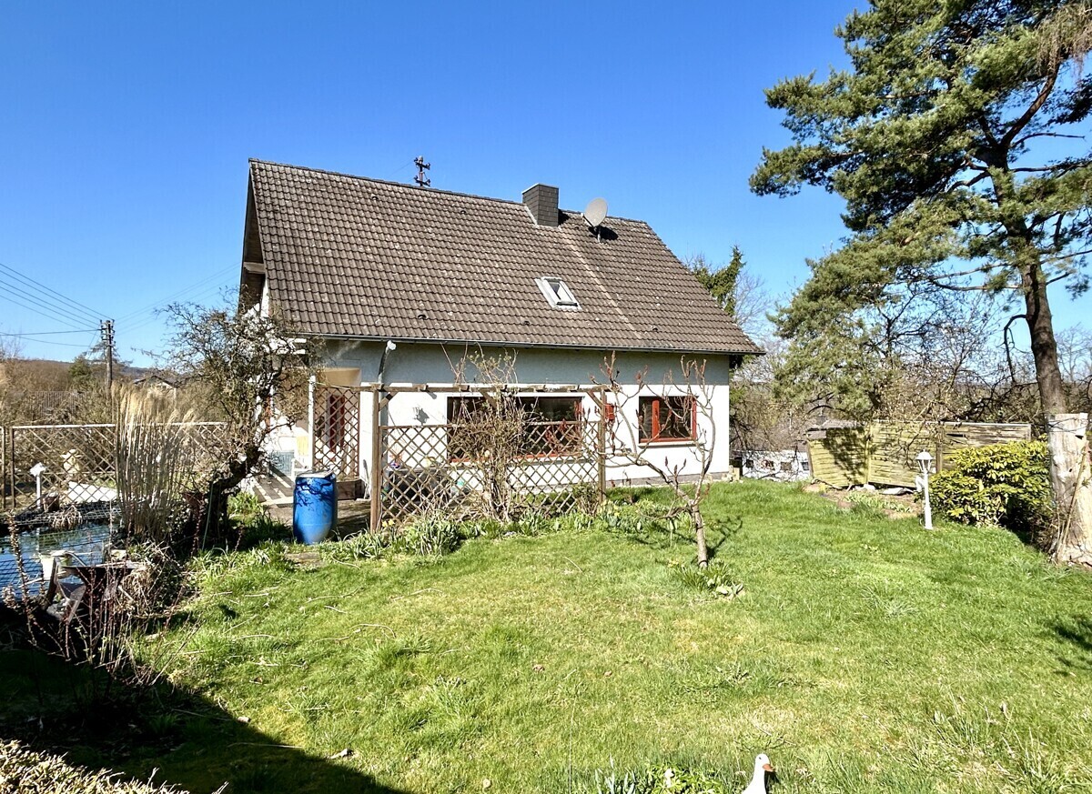 Seitenansicht mit Garten