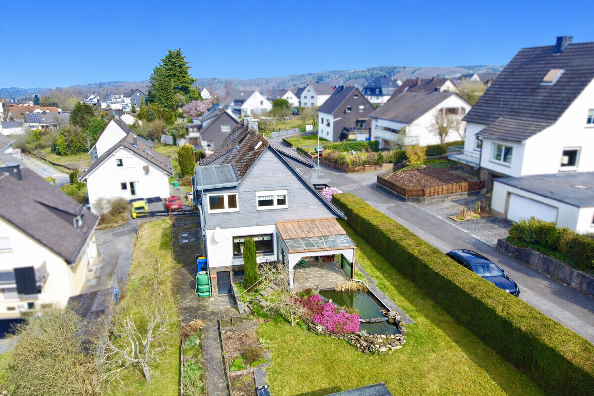 Seitenasicht mit Garten