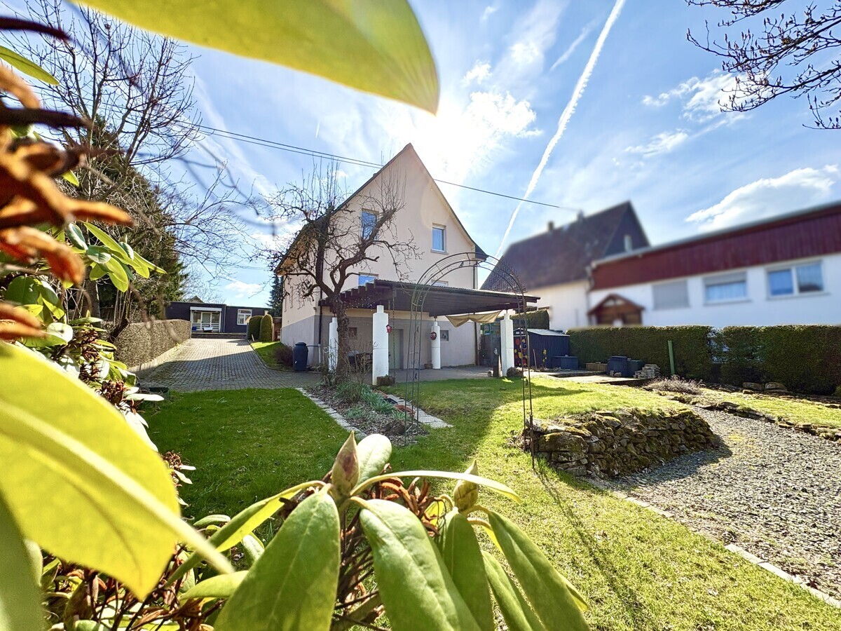 Rückansicht mit Terrasse