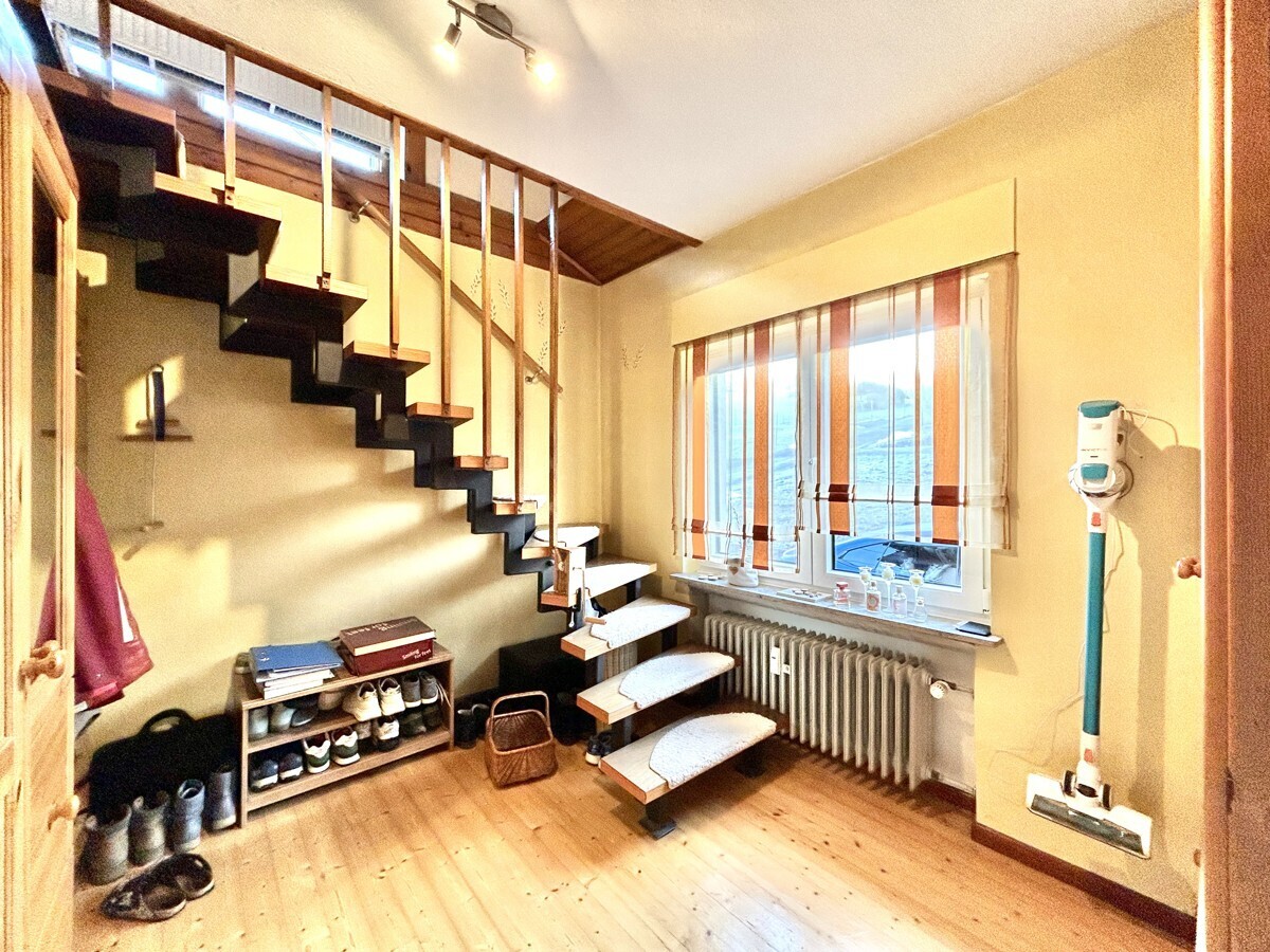 Abstellraum + Aufgang ins DG