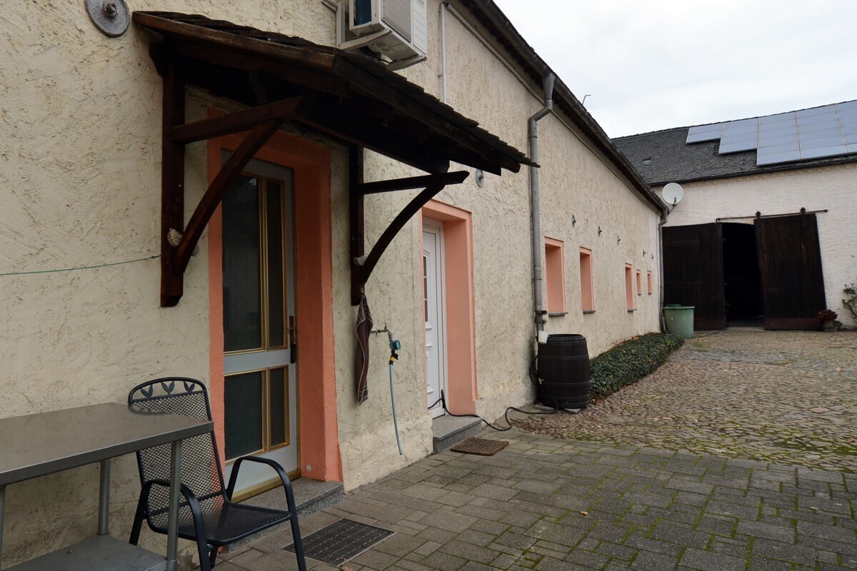Rückansicht MFH und Zugang Öllager