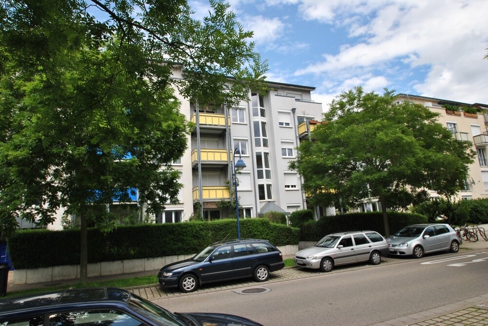 Alle Geschäfte u. Straba eine Querstraße weiter