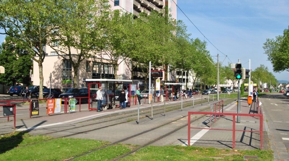 Straßenbahn vor Türe. 10 min bis Innenstadt