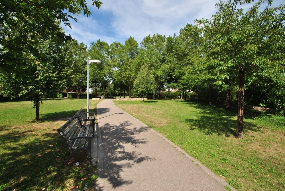 Lassen Sie sich um den Park direkt am Hause beneiden